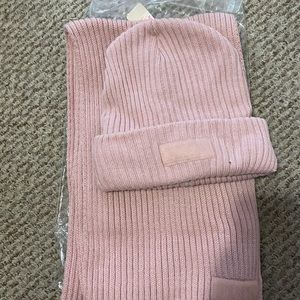 Pink Victoria’s Secret scarfs set